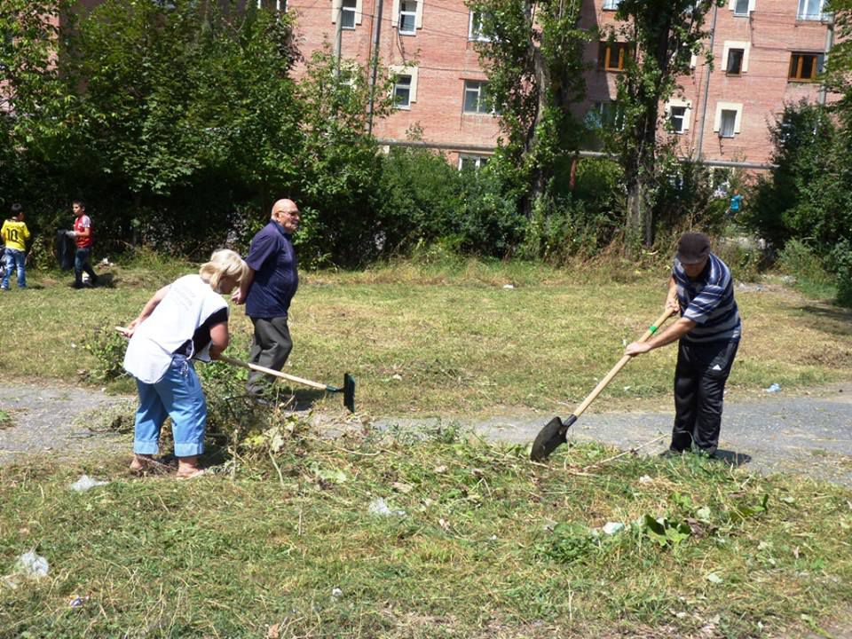 Մաքրման աշխատանքներ Դիմաց թաղամասի երիտասարդական զբոսայգում (ֆոտո)