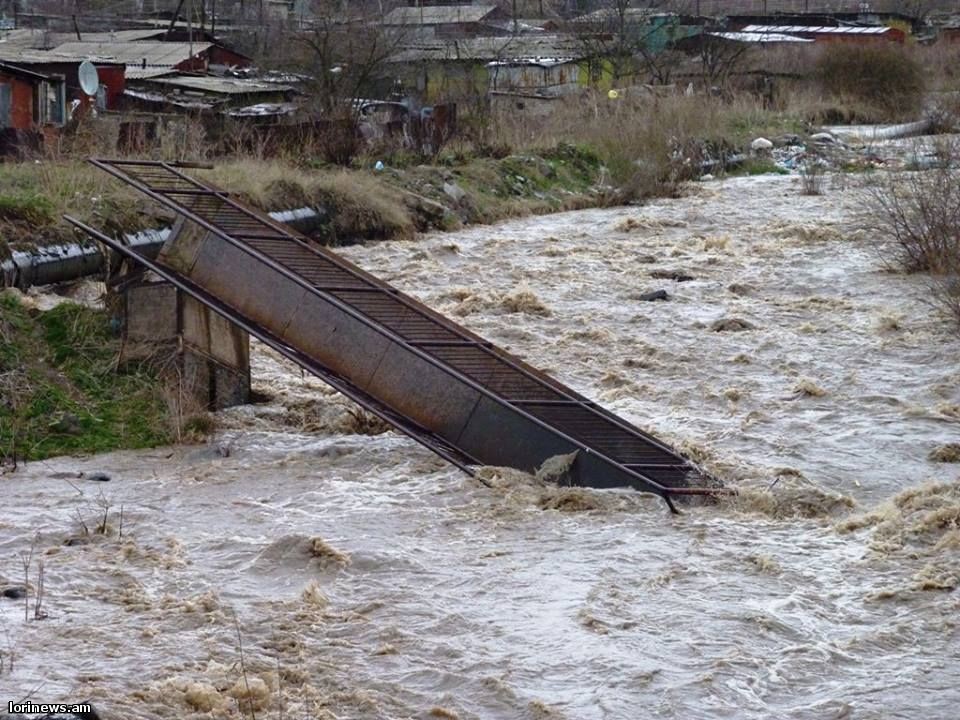 «Մի օր ընկնելու ենք, շան փայ դառնանք». Վանաձորի կամուրջները վթարային են